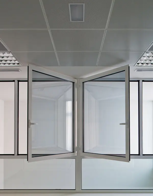 Sistema COR 60 ventanas y puertas abisagradas de aluminio