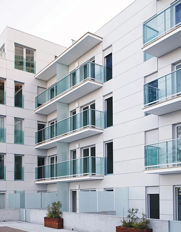 Sistema BARANDILLA CLASSIC de CORTIZO con frente de vidrio