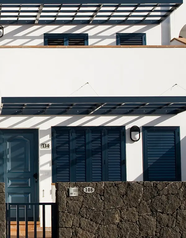Contraventana de aluminio tipo mallorquina